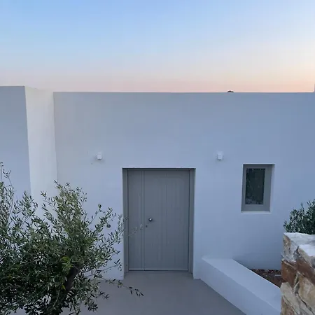 Saliagos Complex With Private Pools