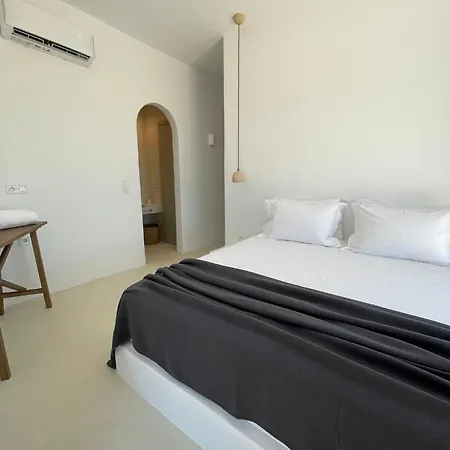 Villa Saliagos Complex With Private Pools *