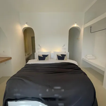 Villa Saliagos Complex With Private Pools *