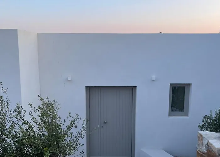 Saliagos Complex With Private Pools