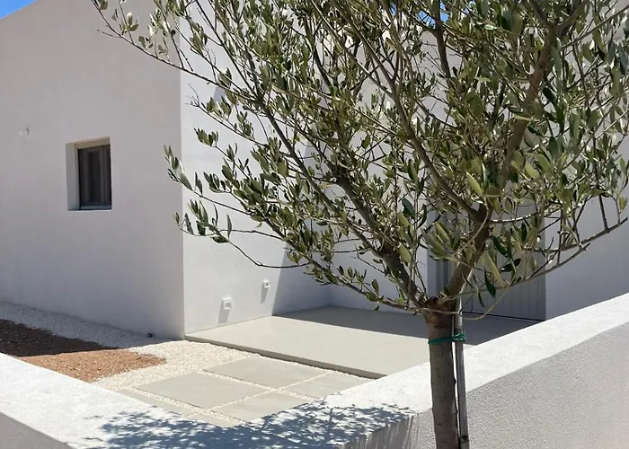 Saliagos Complex With Private Pools *