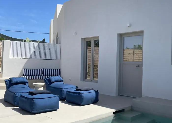 Villa Saliagos Complex With Private Pools *