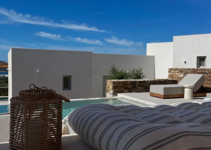 Villa Saliagos Complex With Private Pools Andiparo